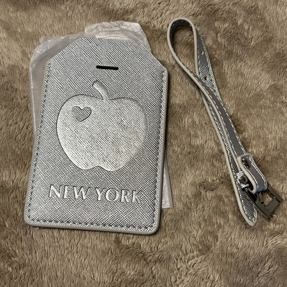 Limited Edition Pandora NYC luggage tag